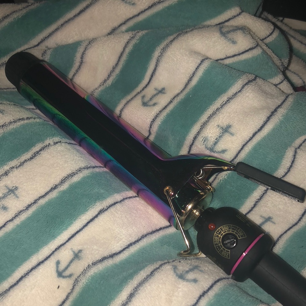 Ulta Hot Tools 1.25 in. Rainbow Gold Curling Iron